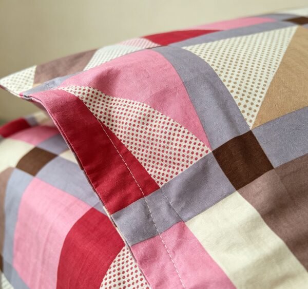 cotton-double-bedsheet-glazed-geometric-mosaic-design-92-x-100-original-imahqucueyrhmfkt.jpeg NIAS Miraaya Glazed Cotton Blend Bedsheet Set – Geometric Mosaic